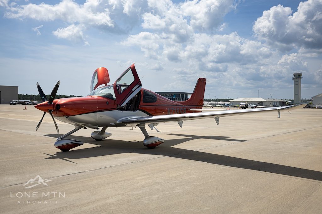 2017 CIRRUS SR22T G6 GTS (N718SB)
