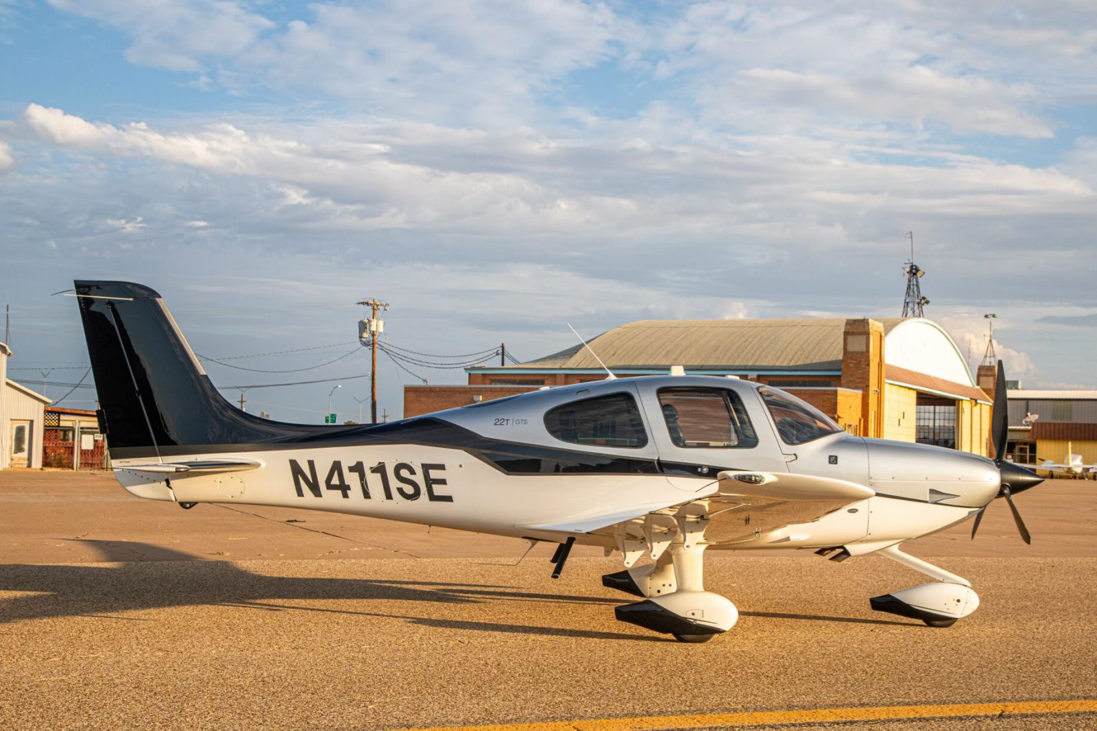 2014 Cirrus SR22T G5 (N411SE)