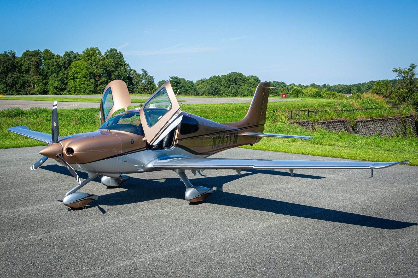 2016 Cirrus SR22 G5 (N241TM)