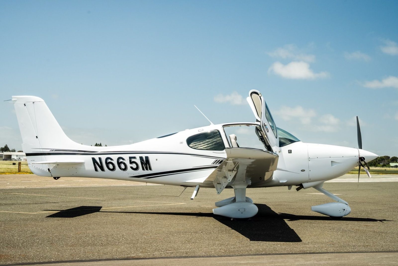 2022 Cirrus SR20 G6 (N665M)